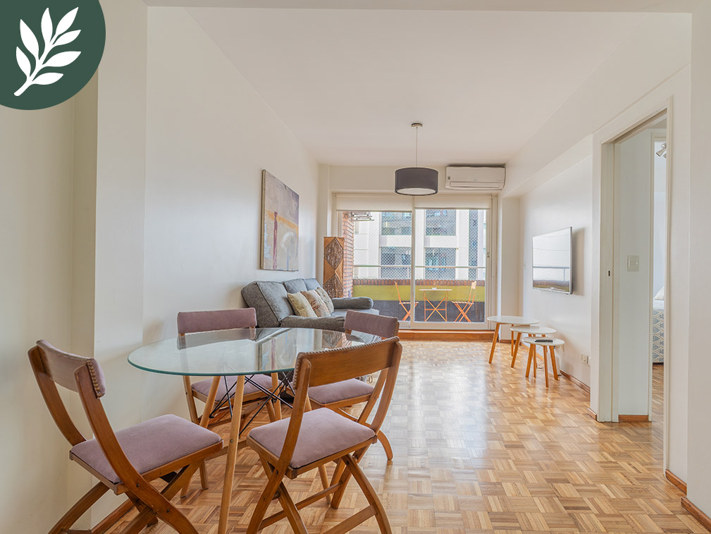 Living comedor del departamento temporario en Belgrano